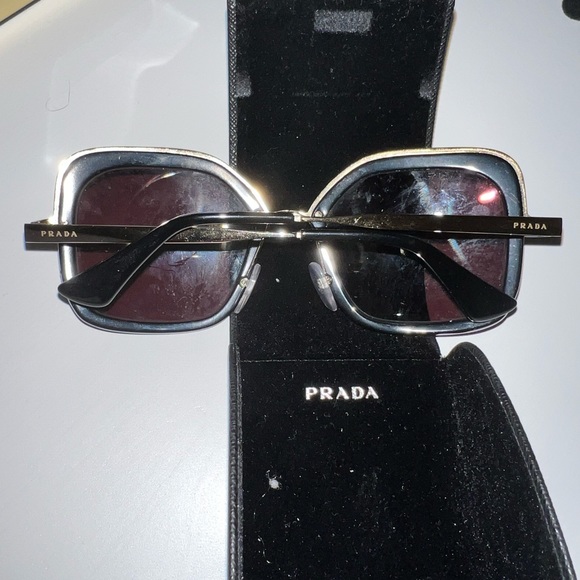 Prada sunglasses in good condition !! - Picture 4 of 4